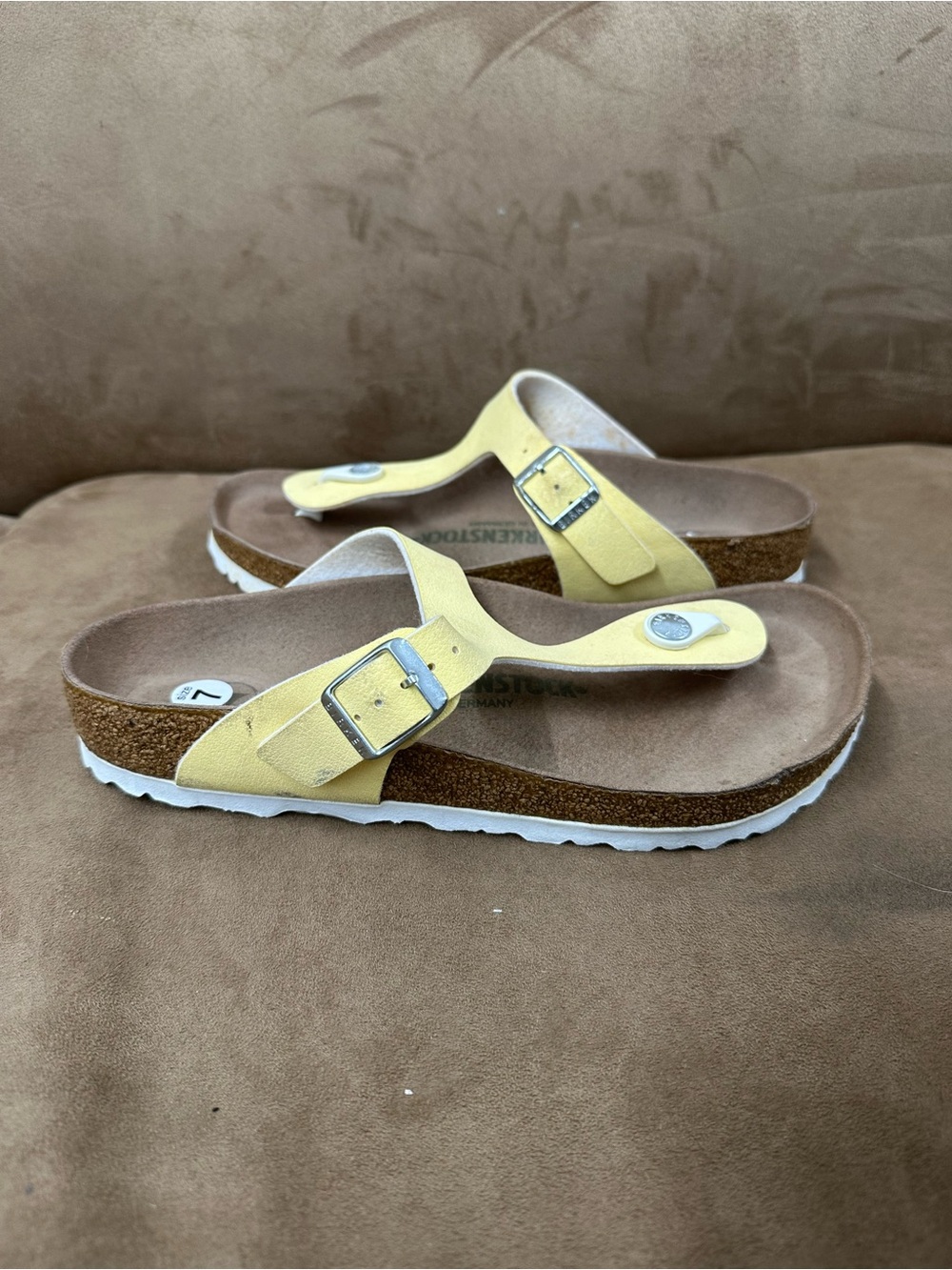 Birkenstock Gizeh Yellow Thong Sandals with Buckle size 7 women’s regular width